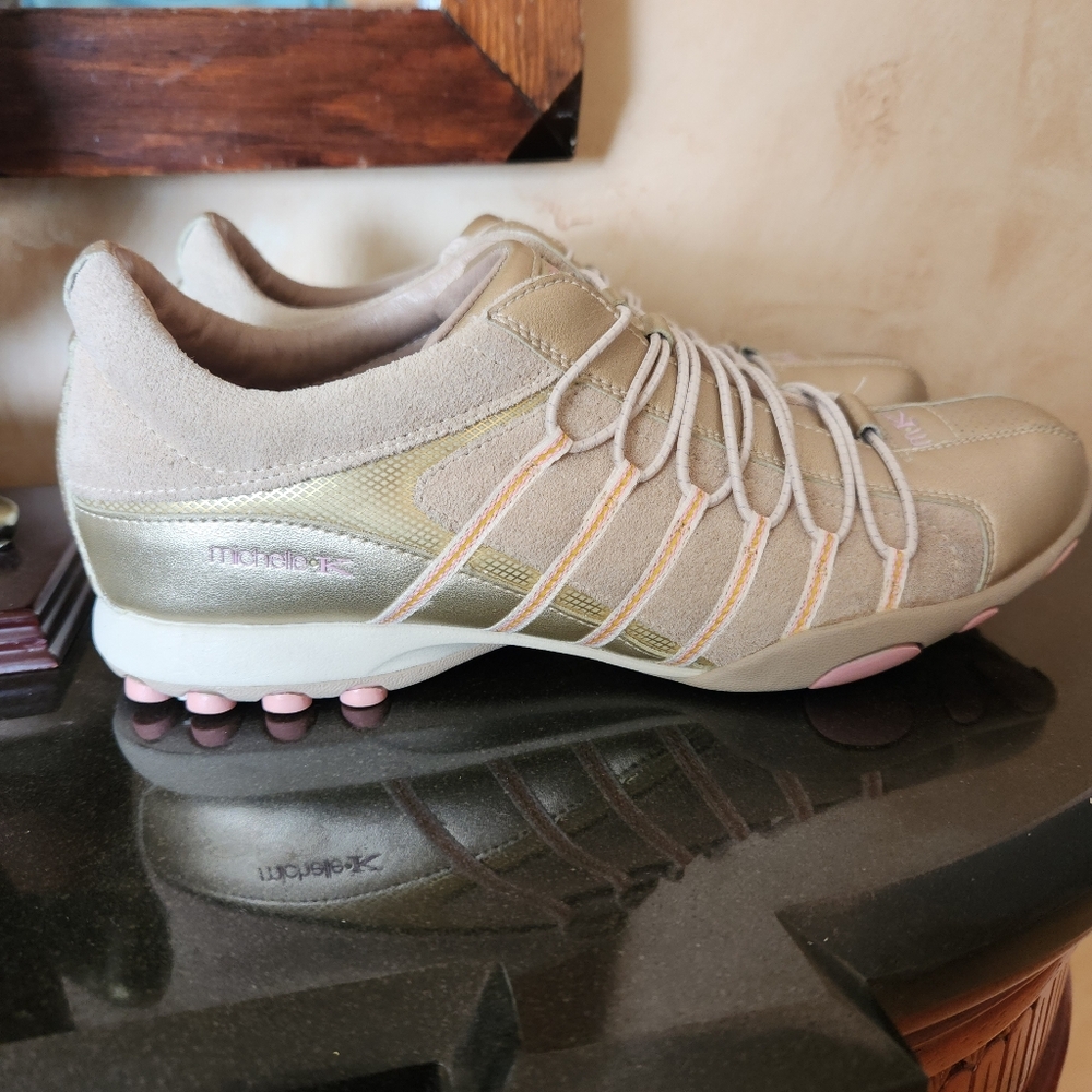 100% Leather & suede Sneaker. size 8.5 Beige. Comfort Walking Shoes.